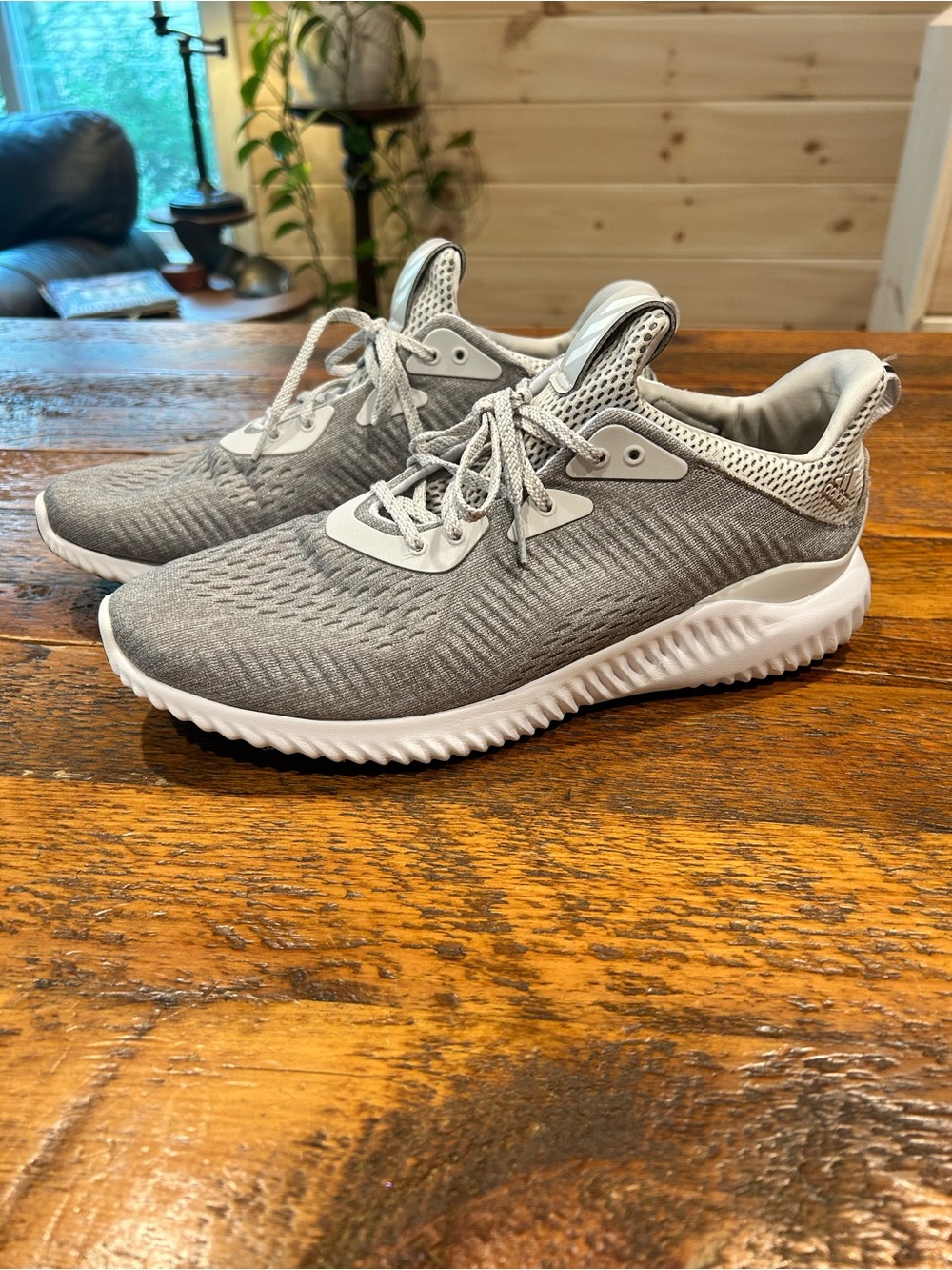 Men's Adidas Lightweight Gray Athletic Sneakers. Size 11
